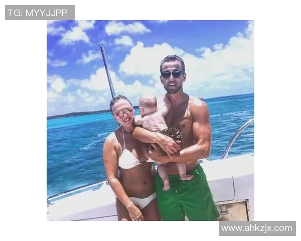 足球明星与亚洲女友甜蜜瞬间大揭秘精彩图片合集