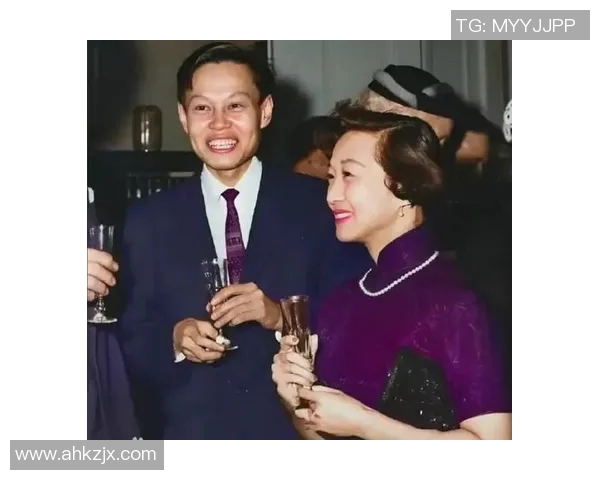 足球明星杨振宁的辉煌历程与精彩瞬间全景展示